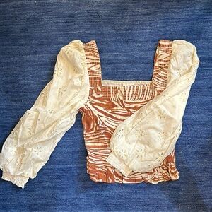 Love the label puffy sleeved top size small